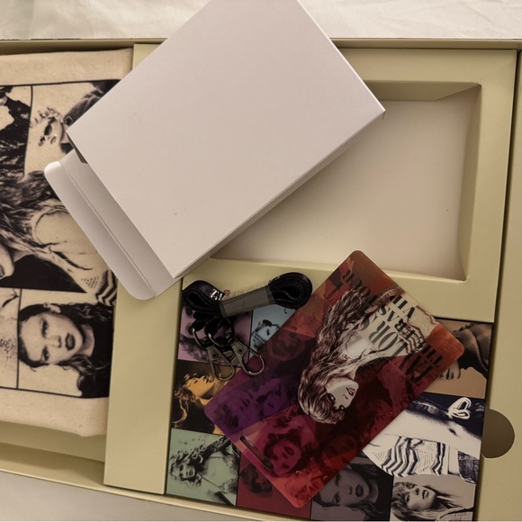 Taylor Swift Eras Tour VIP Box Toronto - Picture 12 of 15